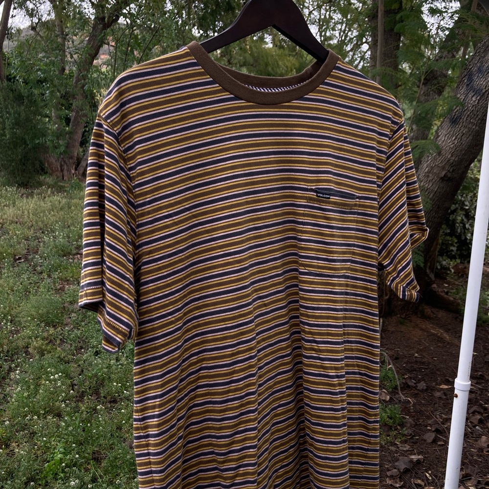 Striped Mens Volcom T-shirt (XL)
